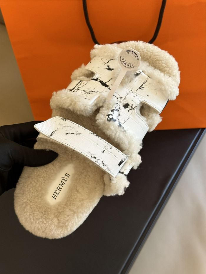H**me5 SANDALS