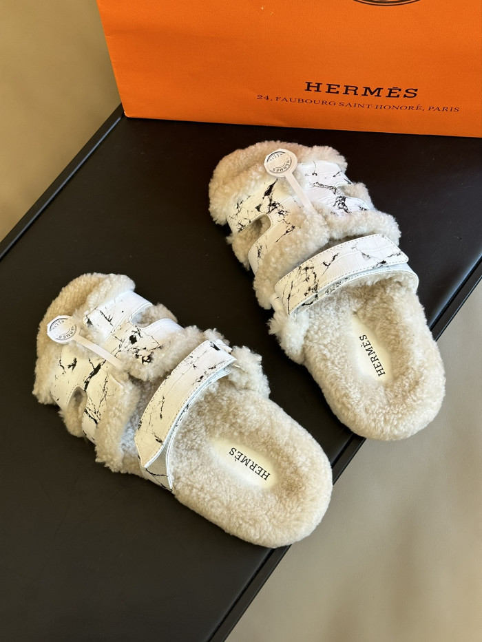 H**me5 SANDALS