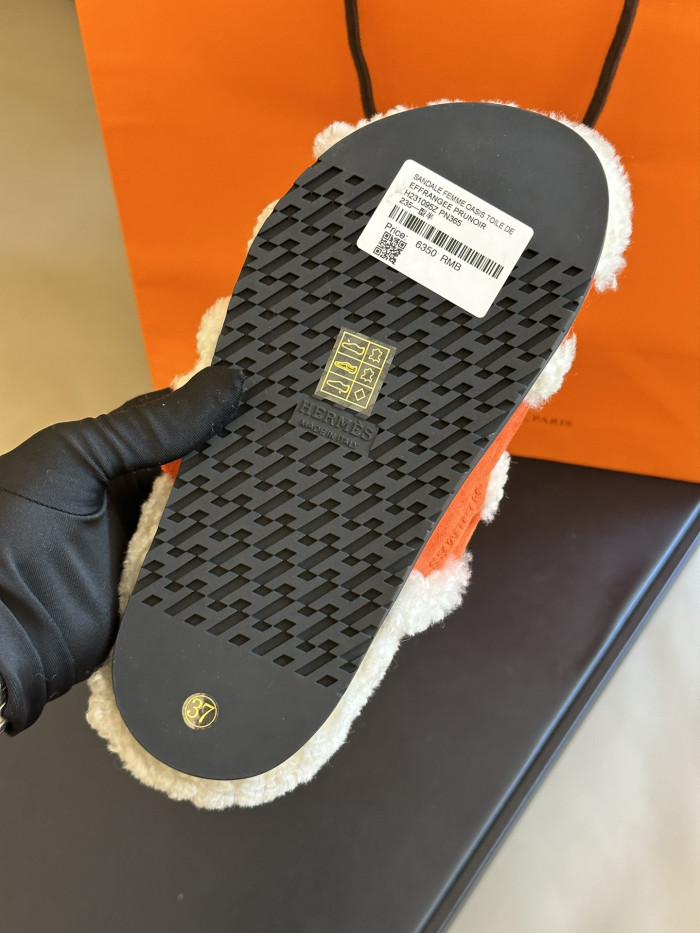 H**me5 SANDALS