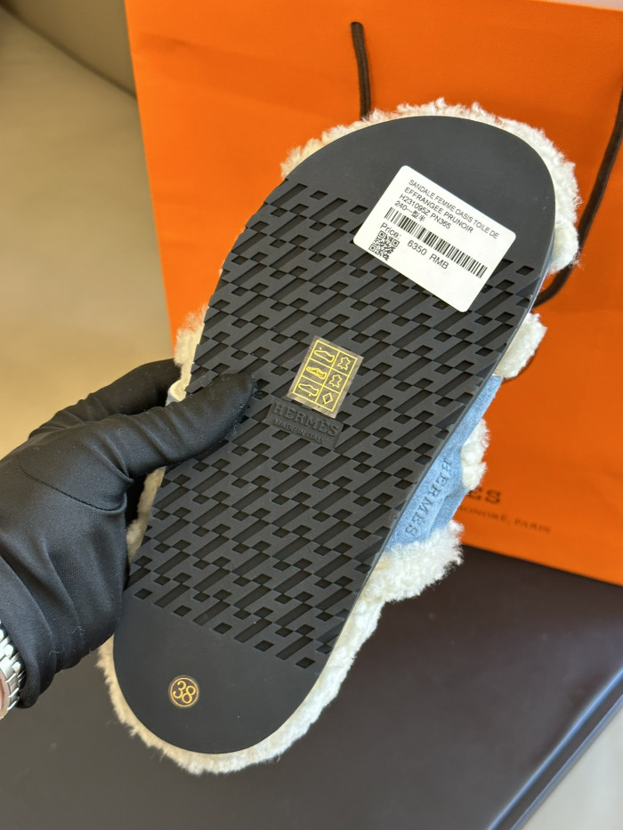 H**me5 SANDALS