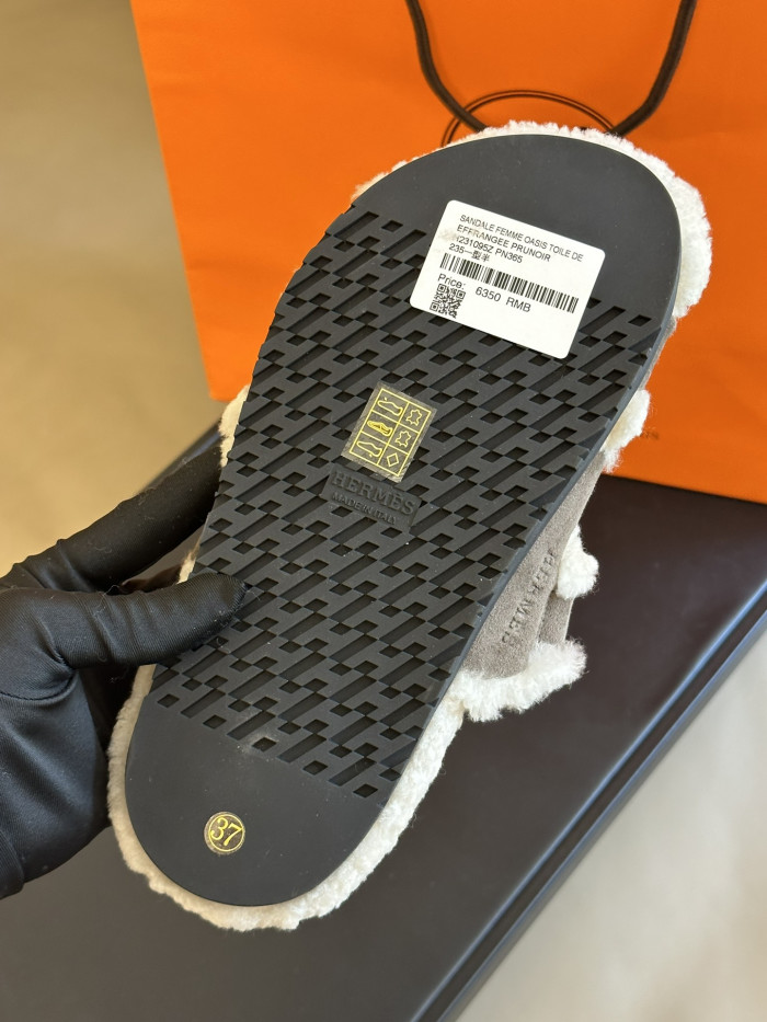 H**me5 SANDALS