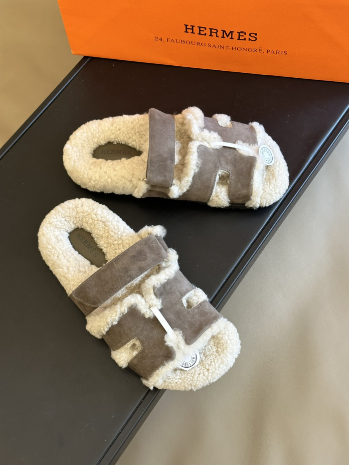 H**me5 SANDALS