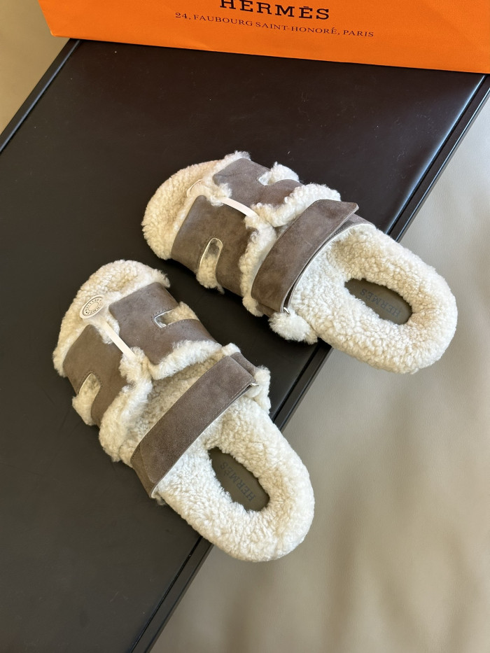 H**me5 SANDALS