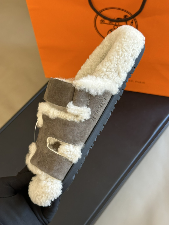 H**me5 SANDALS