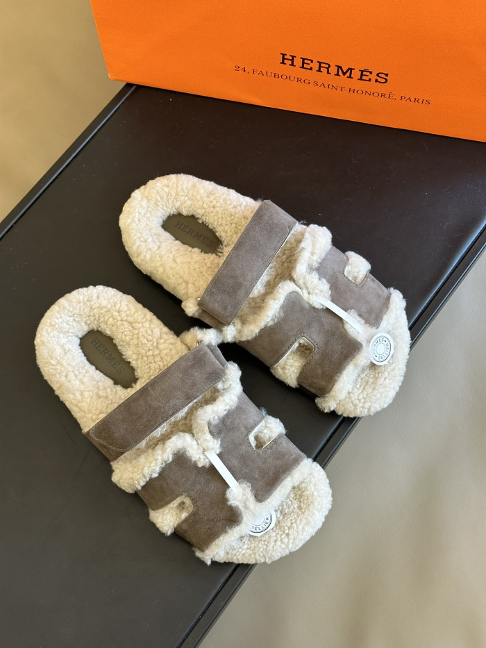 H**me5 SANDALS