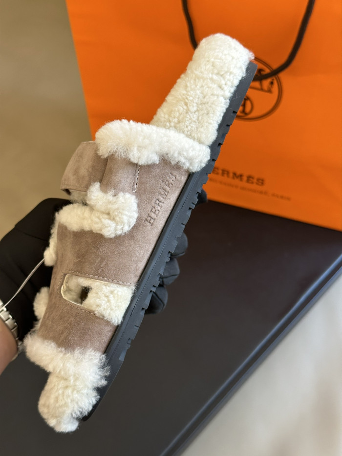 H**me5 SANDALS