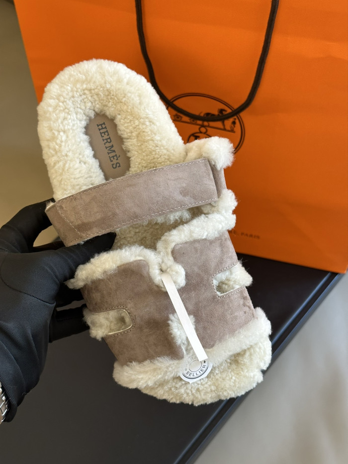 H**me5 SANDALS