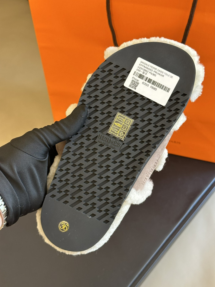 H**me5 SANDALS