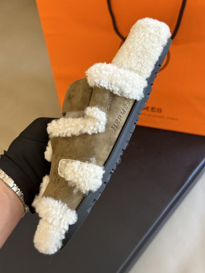 H**me5 SANDALS