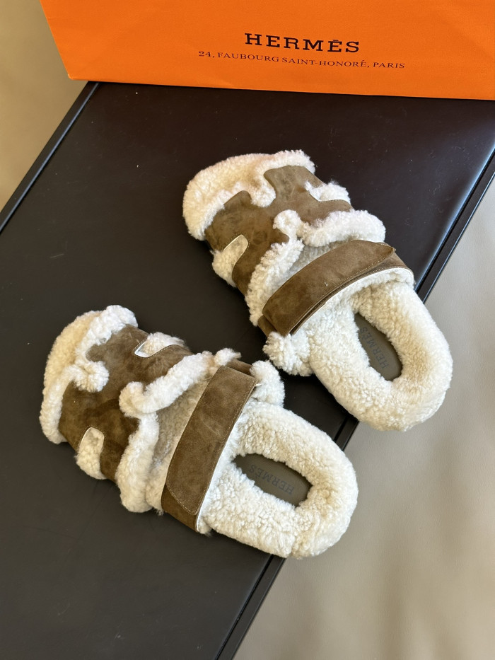 H**me5 SANDALS