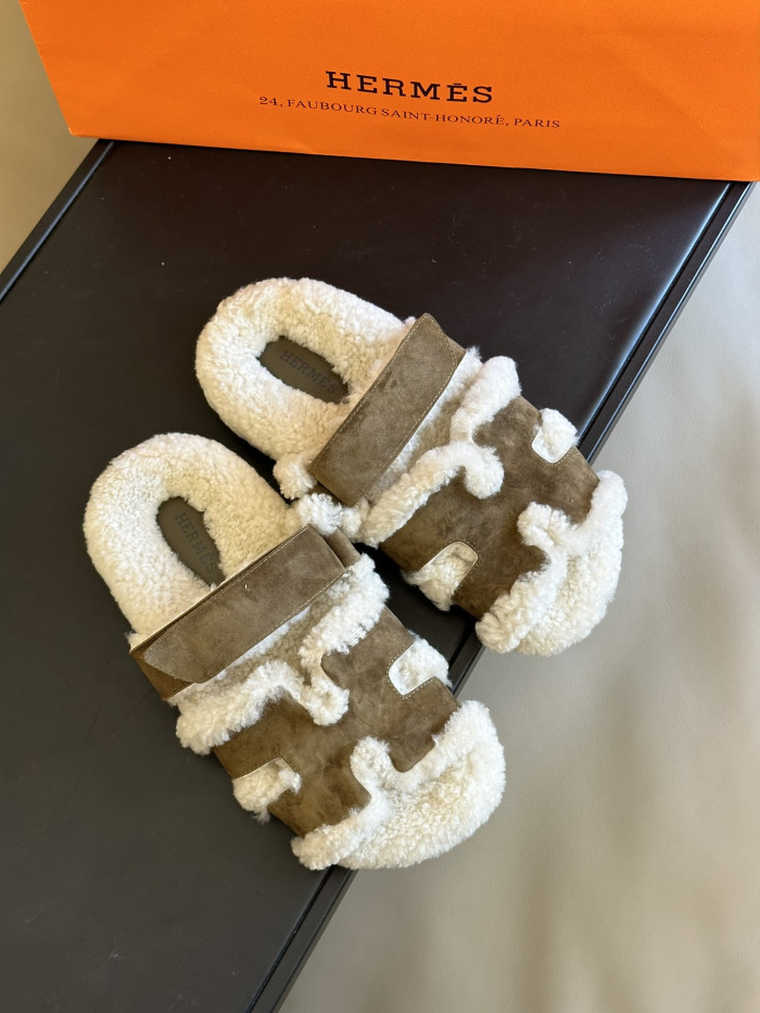 H**me5 SANDALS