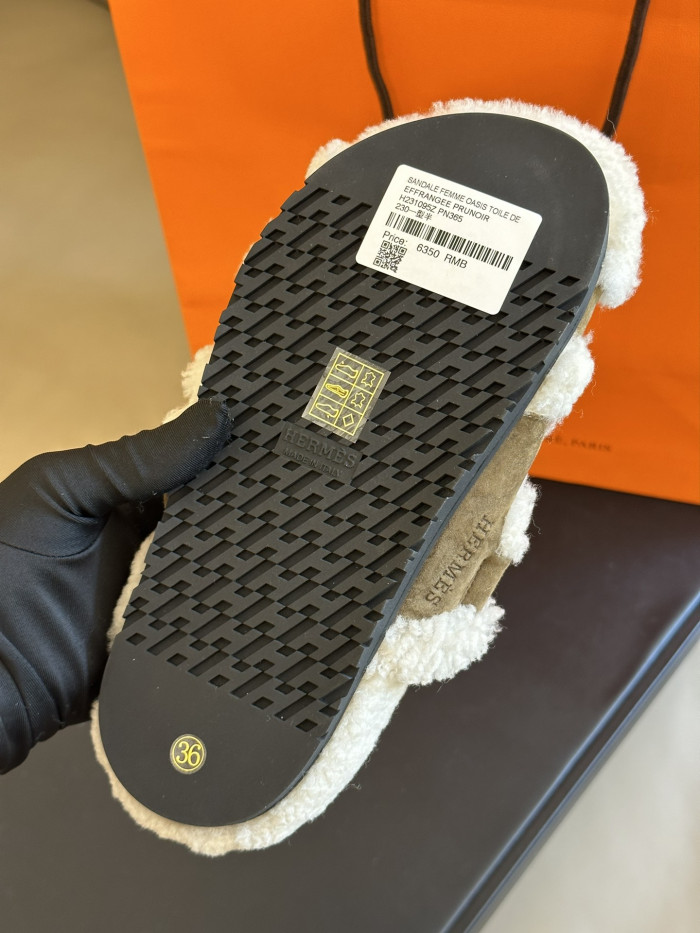 H**me5 SANDALS