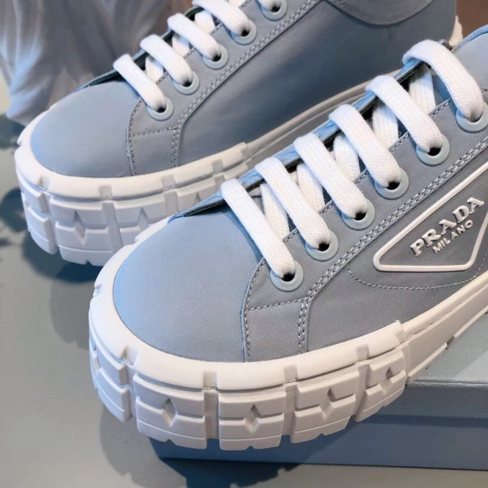 Pra*a sneaker