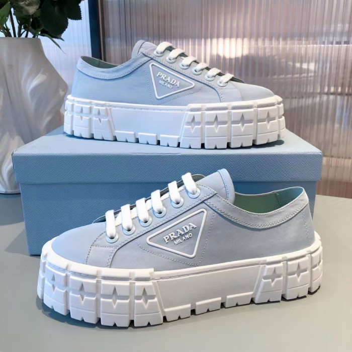 Pra*a sneaker