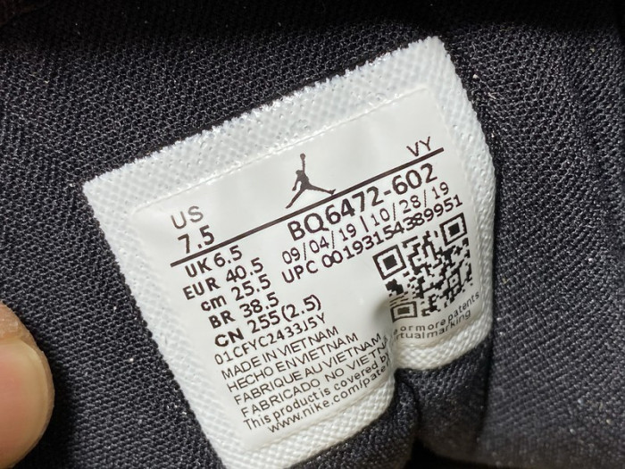 Air Jordan 1 Mid WMNS Iridescent BQ6472-602