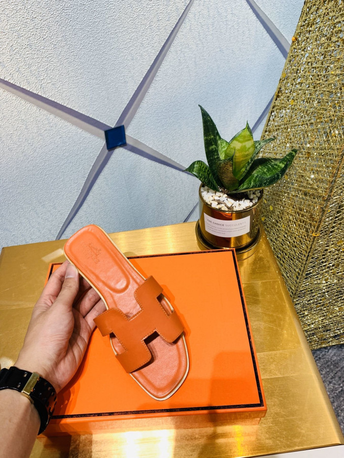 H**me5 SANDALS