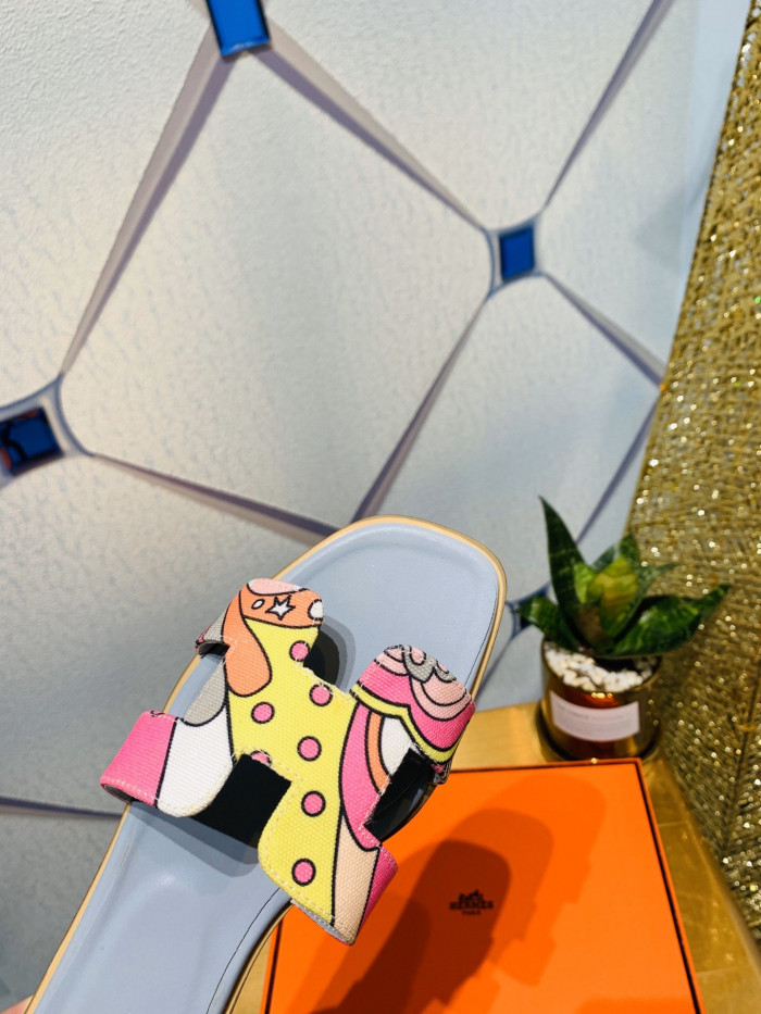 H**me5 SANDALS