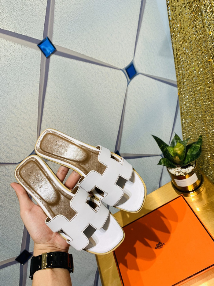 H**me5 SANDALS