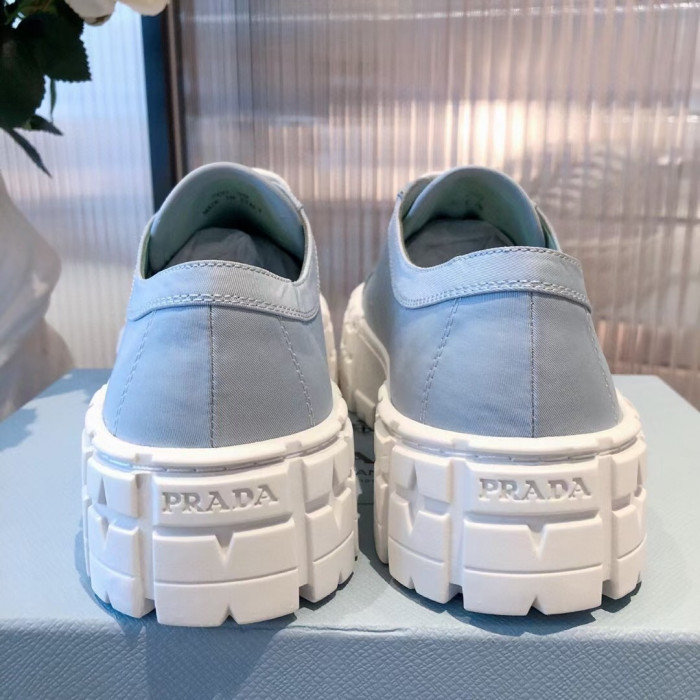 Pra*a sneaker