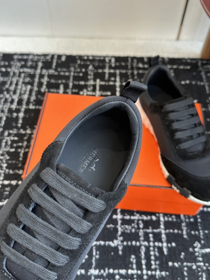 H**me5 SNEAKER
