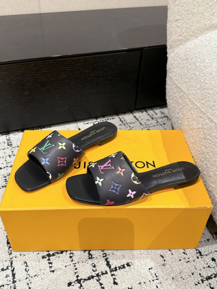 LO1_VTS SLIPPERS