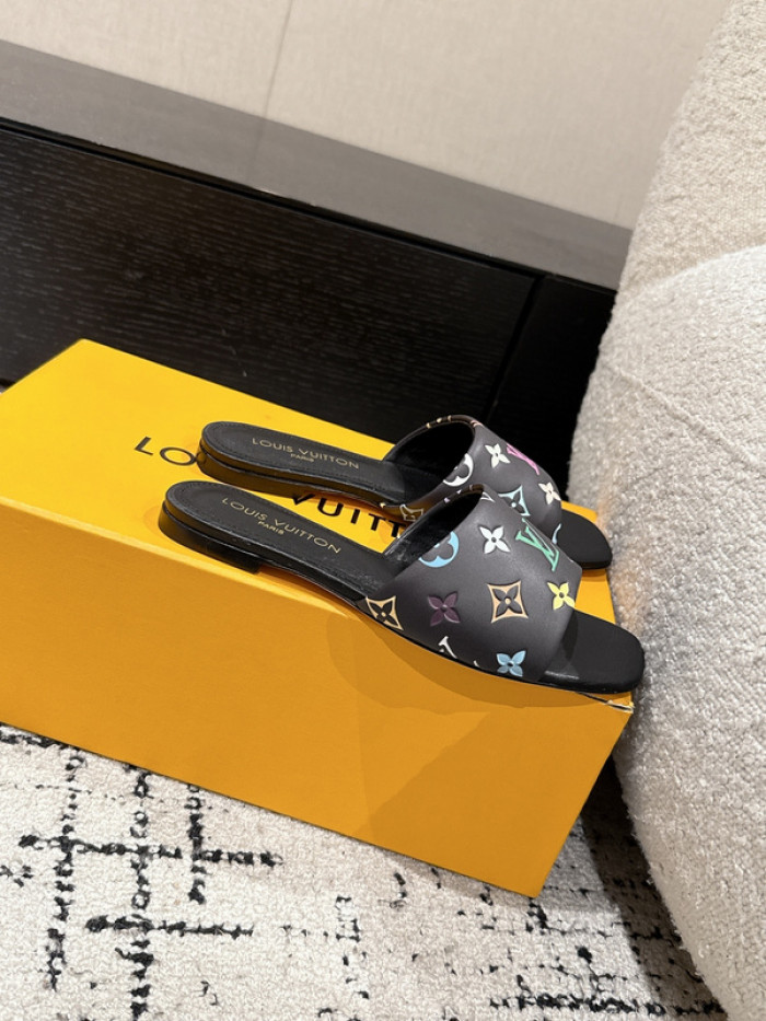 LO1_VTS SLIPPERS