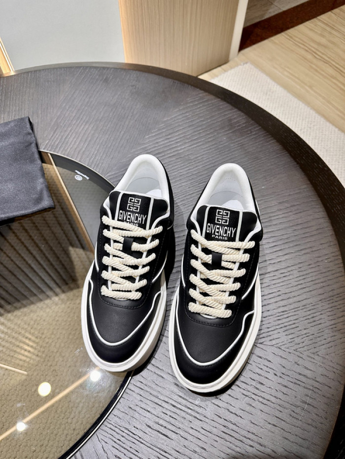 GIVENCHY SNEAKER