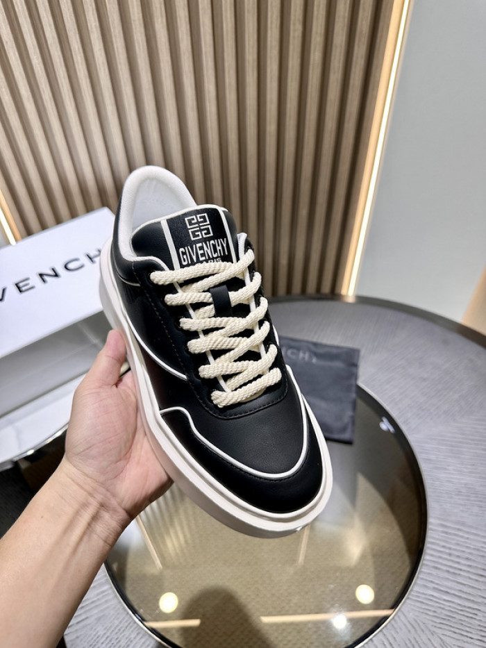 GIVENCHY SNEAKER