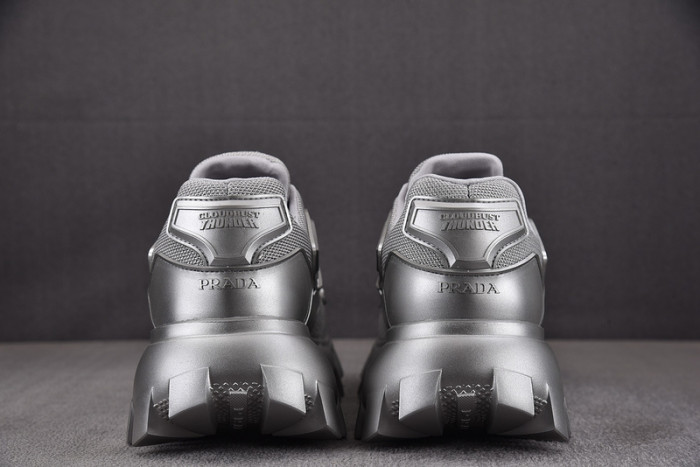 Pra*a sneaker