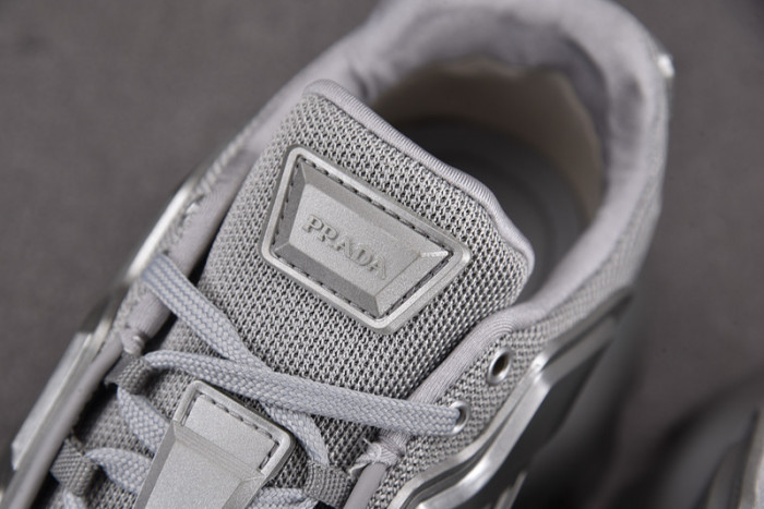 Pra*a sneaker
