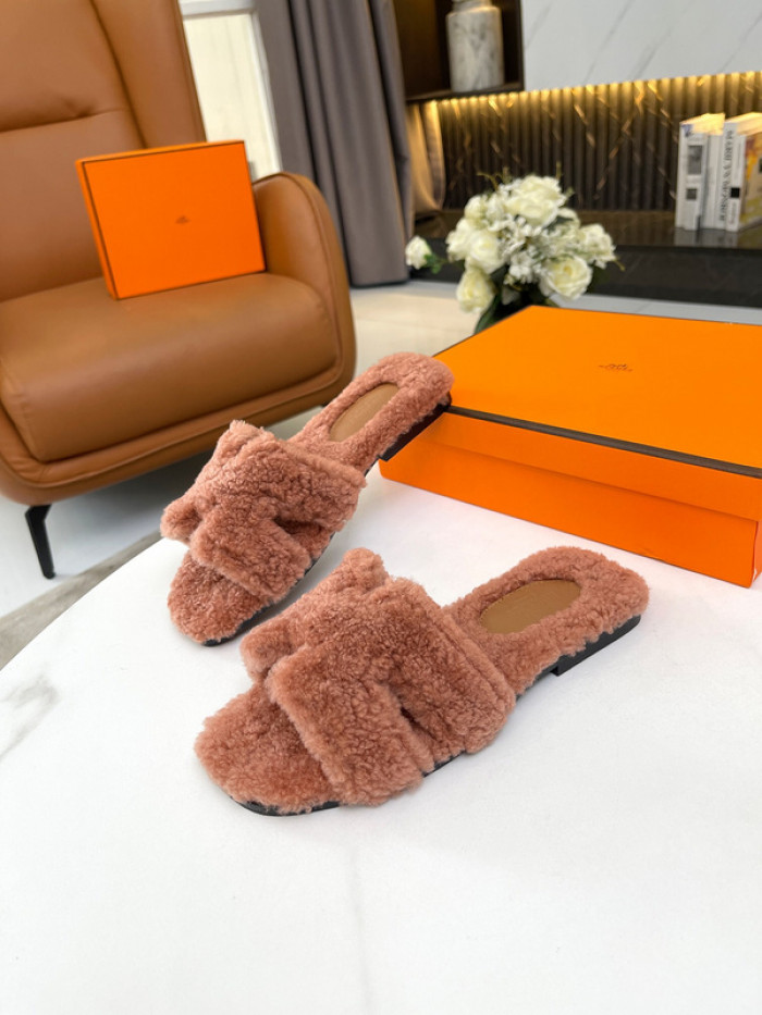 H**me5 SANDALS