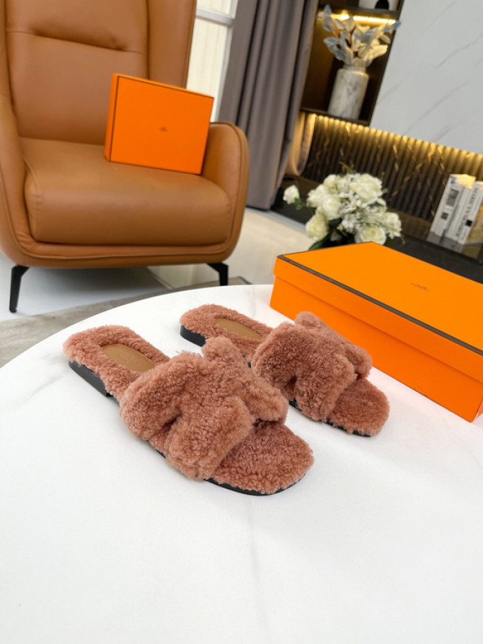 H**me5 SANDALS