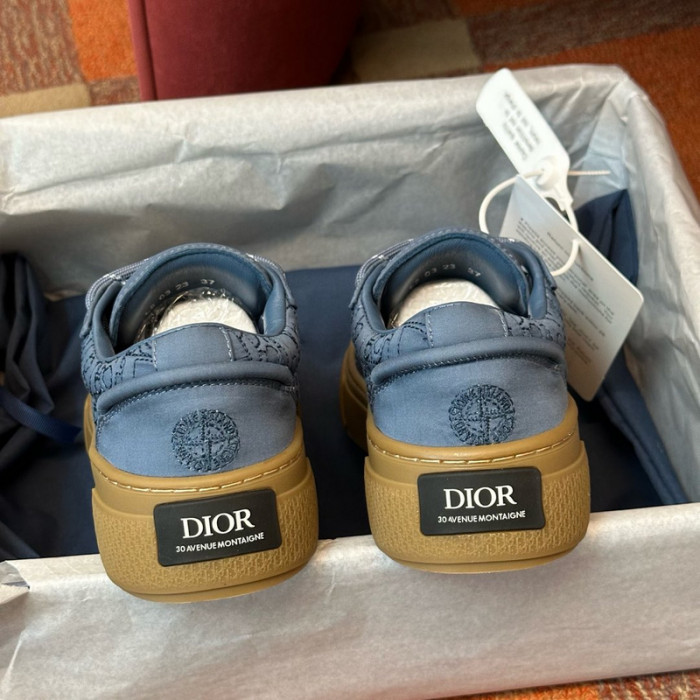 DIO* KAWS B33 SNEAKER
