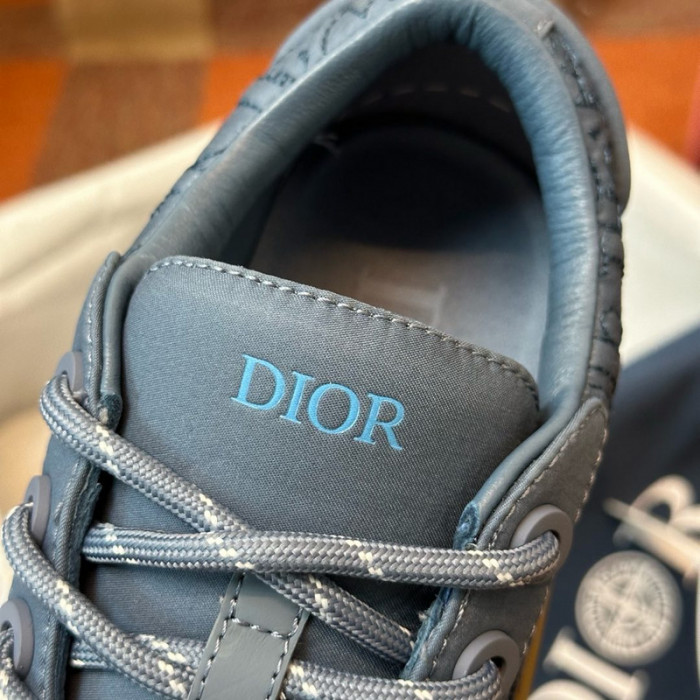 DIO* KAWS B33 SNEAKER