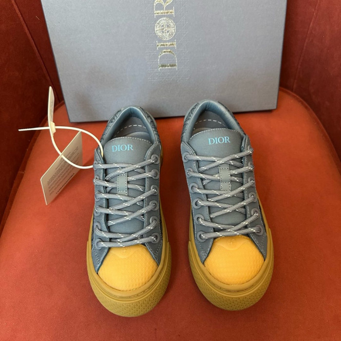 DIO* KAWS B33 SNEAKER