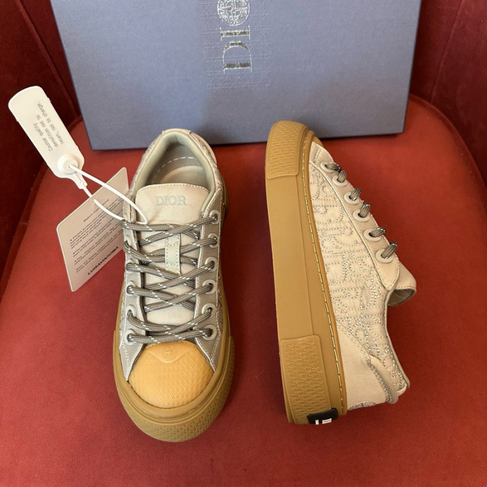 DIO* KAWS B33 SNEAKER