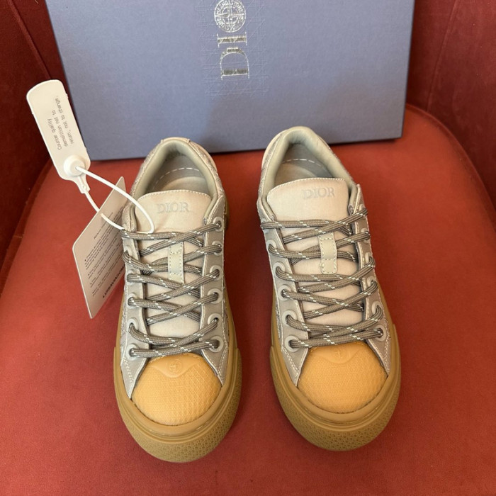 DIO* KAWS B33 SNEAKER