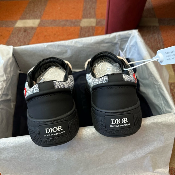 DIO* KAWS B33 SNEAKER