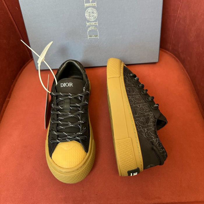 DIO* KAWS B33 SNEAKER