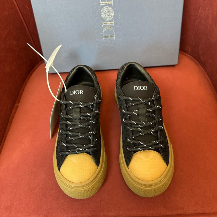 DIO* KAWS B33 SNEAKER
