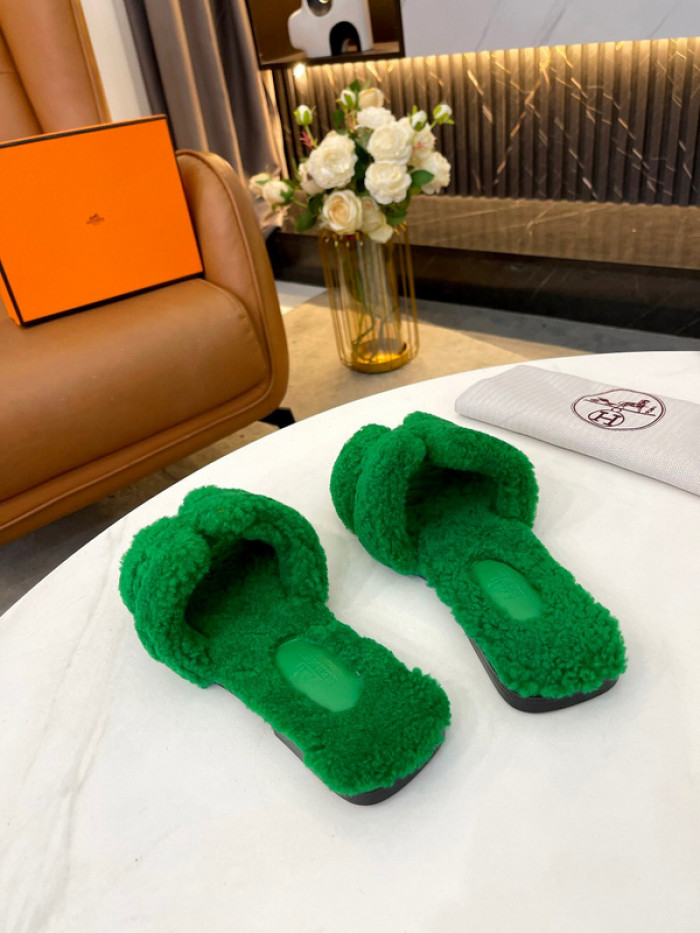 H**me5 SANDALS