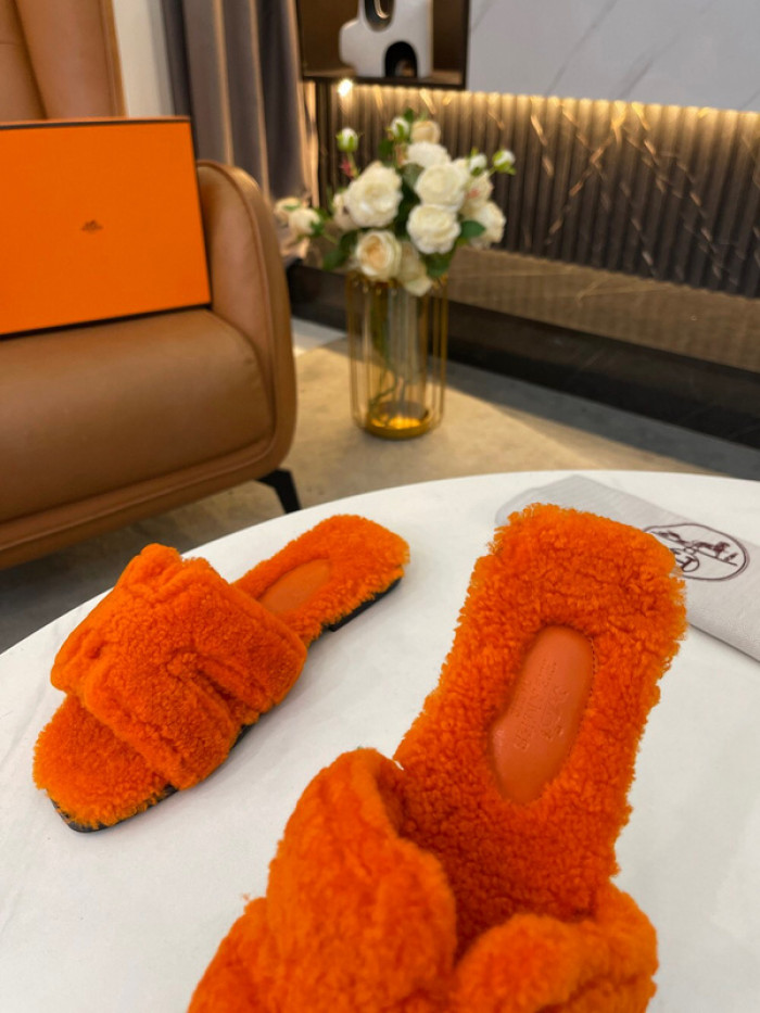 H**me5 SANDALS
