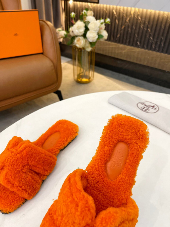 H**me5 SANDALS