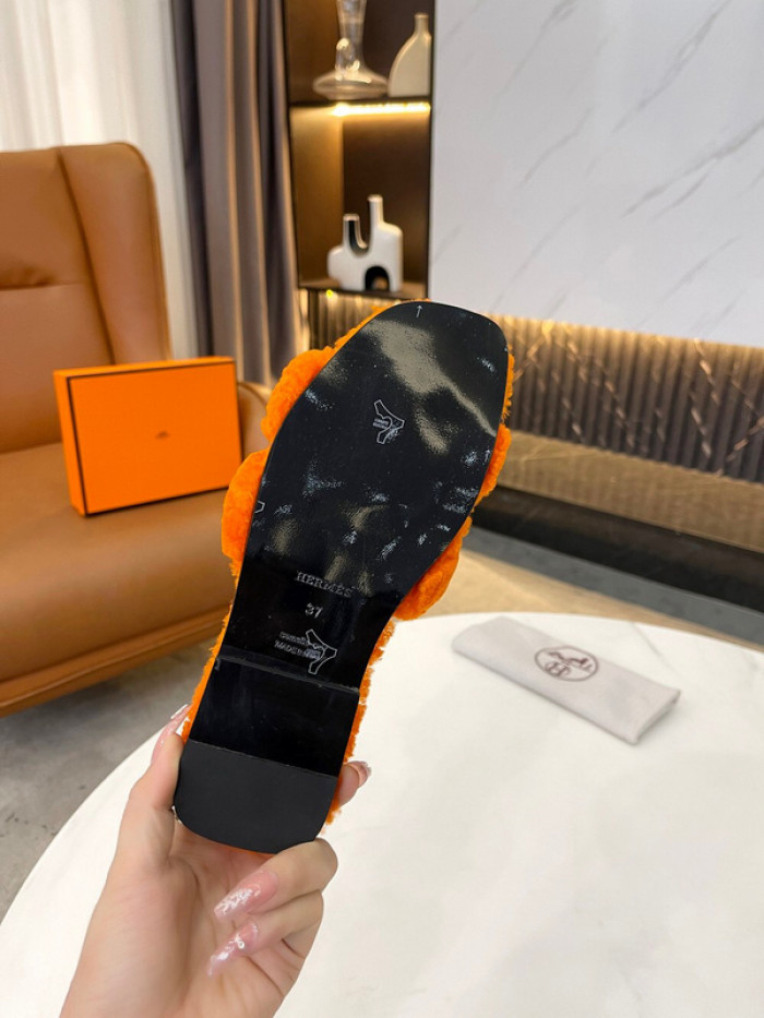 H**me5 SANDALS