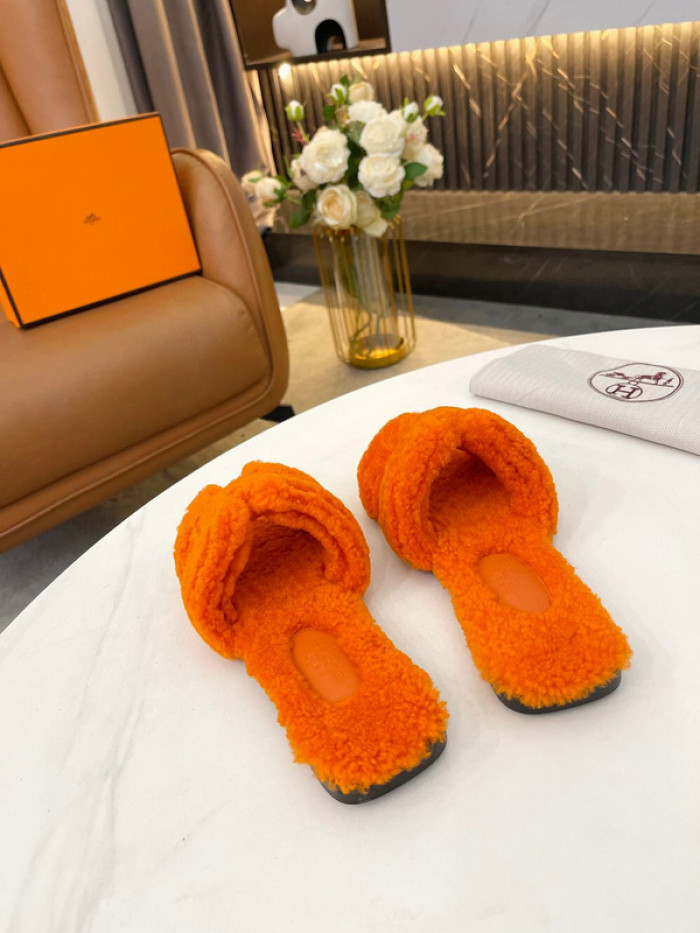 H**me5 SANDALS