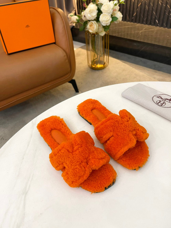 H**me5 SANDALS