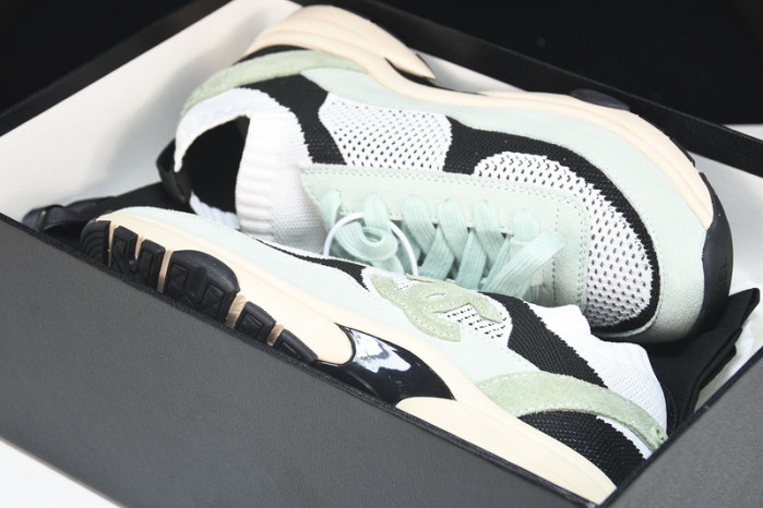 Ch**el sneaker