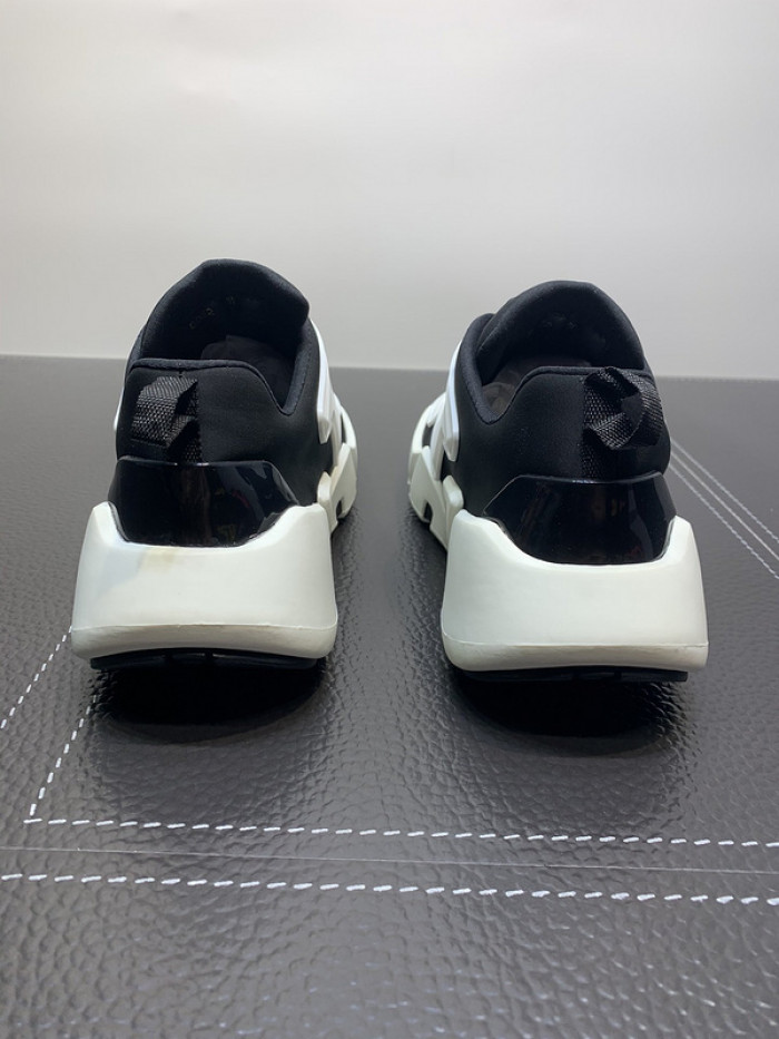 Pra*a sneaker