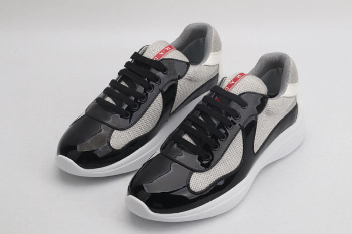 Pra*a sneaker