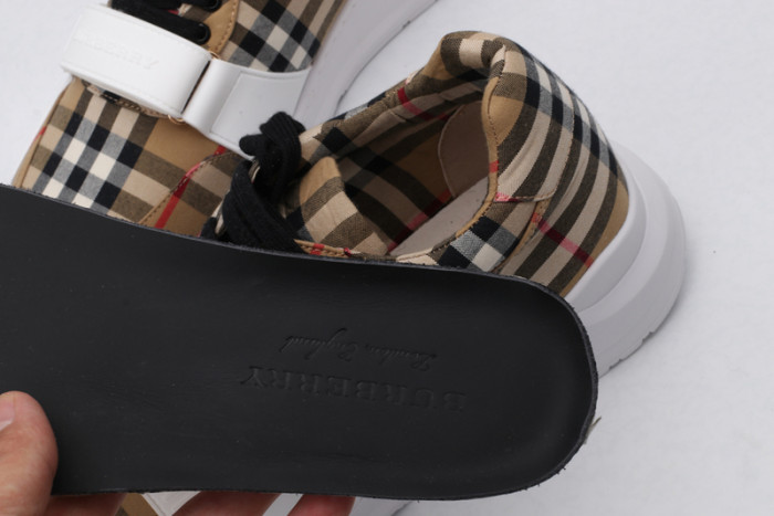 BUBERRY SNEAKER